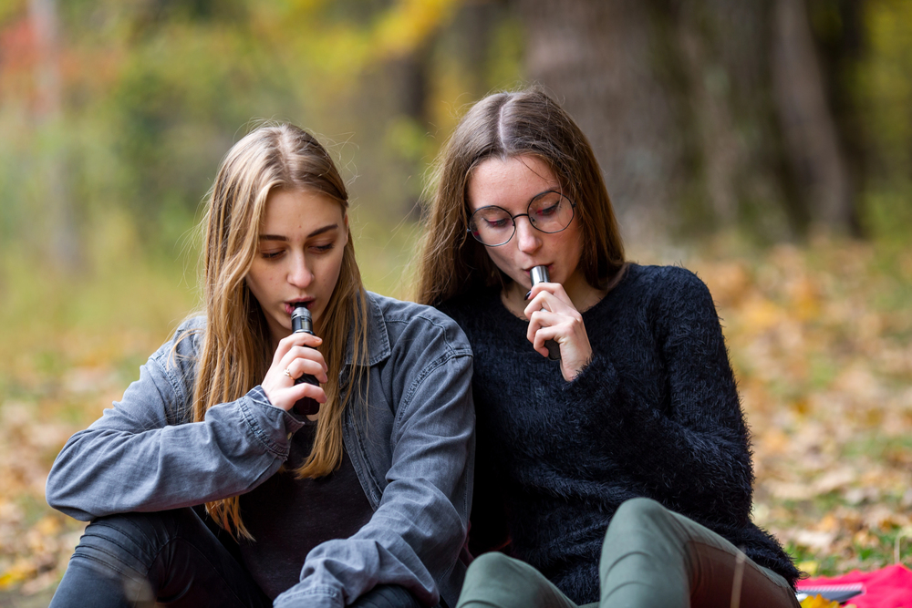 teenage girls vaping