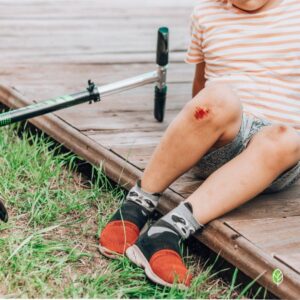 child with wound needing tool kit or first aid kit